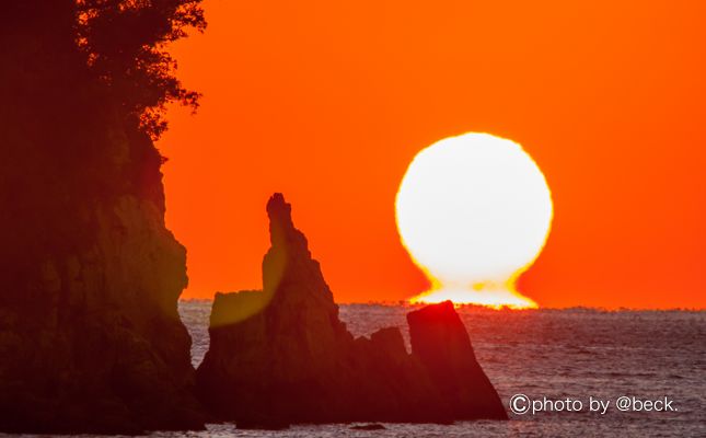 外車で車中泊旅行をしよう！「宿毛 だるま夕日」は人生で一度は見ておきたい絶景！連休休暇にオススメする高知県 足摺・宿毛 車中泊のススメとは？だるま夕日を見るためには車中泊を行わなければならない。それを実現するために素晴らしい道の駅 すくも サニーサイドパーク。今回は素晴らしい絶景ポイントを有するこの地に取材を行った。